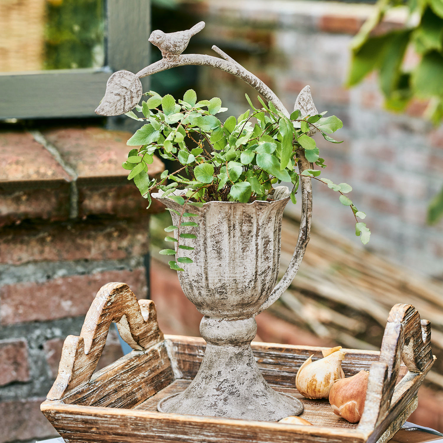 Cache-pot Laria Vase décoratif en métal gris style vintage avec oiseau et feuilles, décoration de jardin