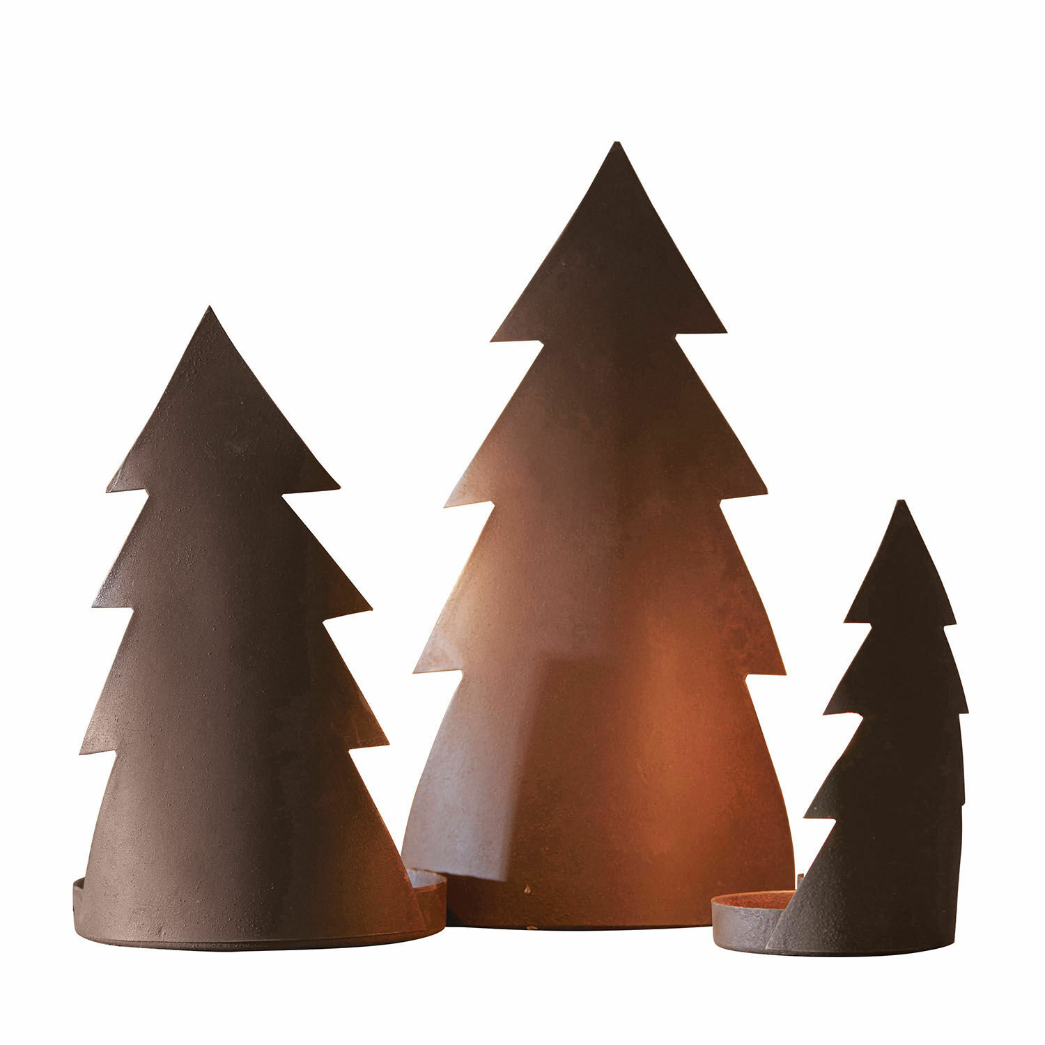 Kandelaar set van 3 Ageville Set van drie metalen kandelaren in dennenboomvorm met roestkleurige afwerking voor kerstdecoratie