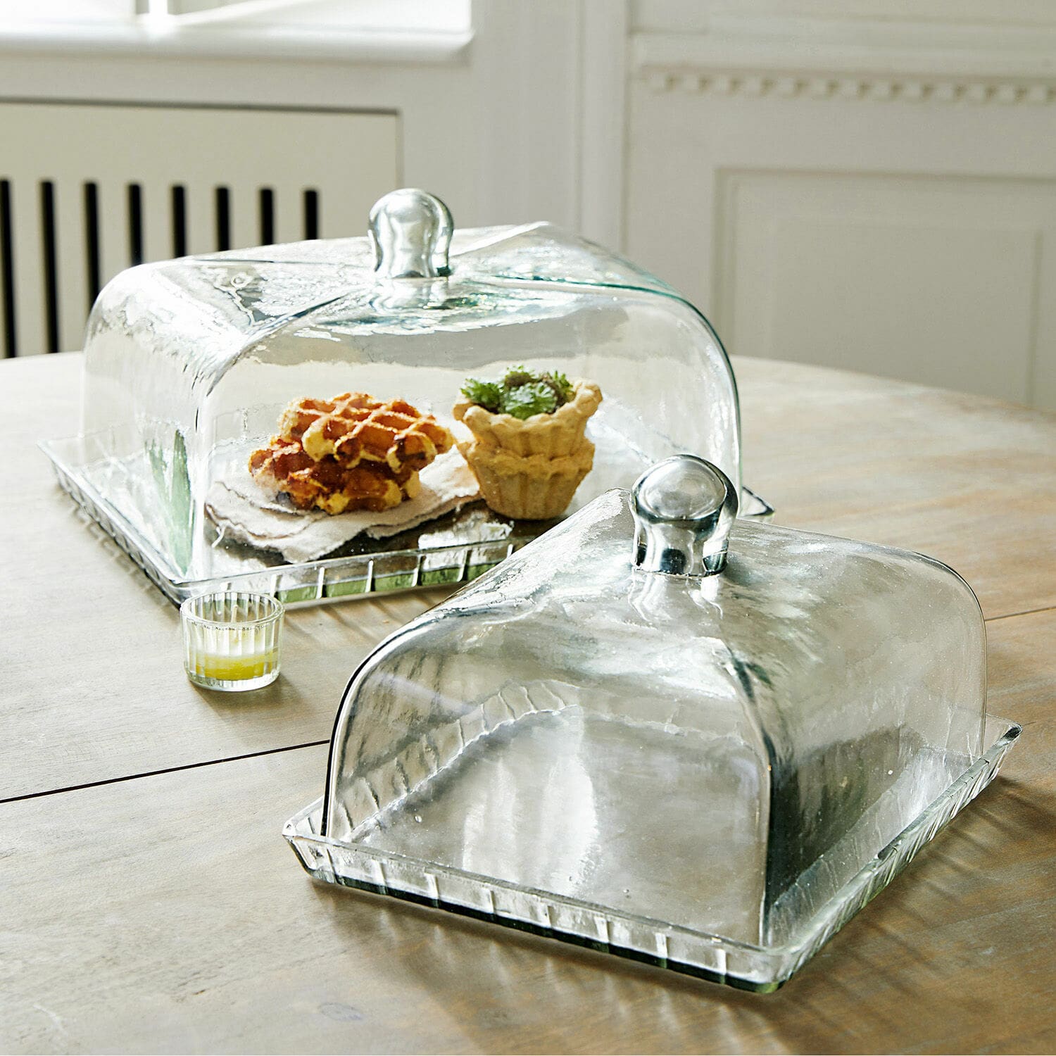 Cloche en verre avec plateau Termes