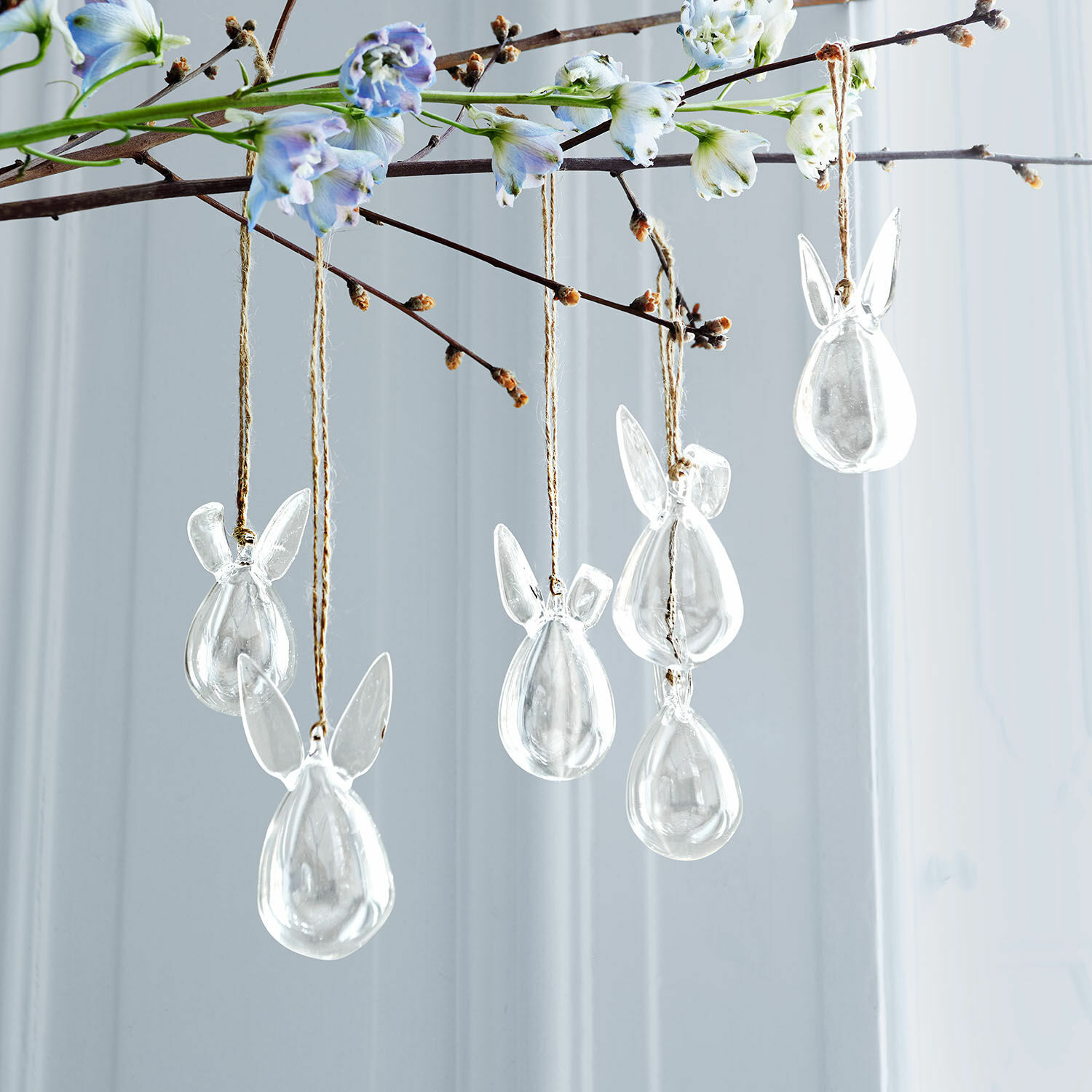 Hanger set van 6 Suva Transparante glazen hangers in konijnenhoofdvorm aan touw, lentedeocratie