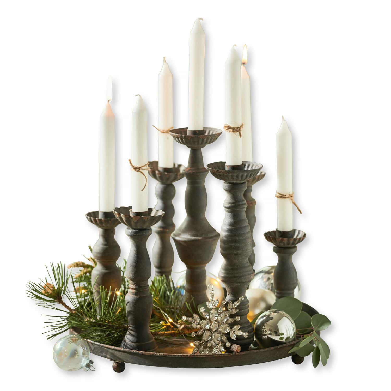 Kaarsenhouder Mandoul Metalen kandelaar met witte kaarsen en kerstdecoratie van takken en ballen