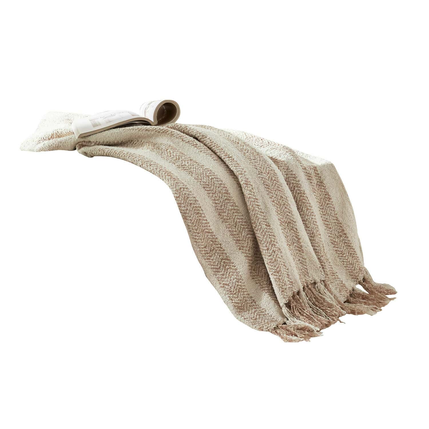 Plaid Aldan Beige zachte deken met franjes en visgraatpatroon, perfect voor een gezellige inrichting en decoratie
