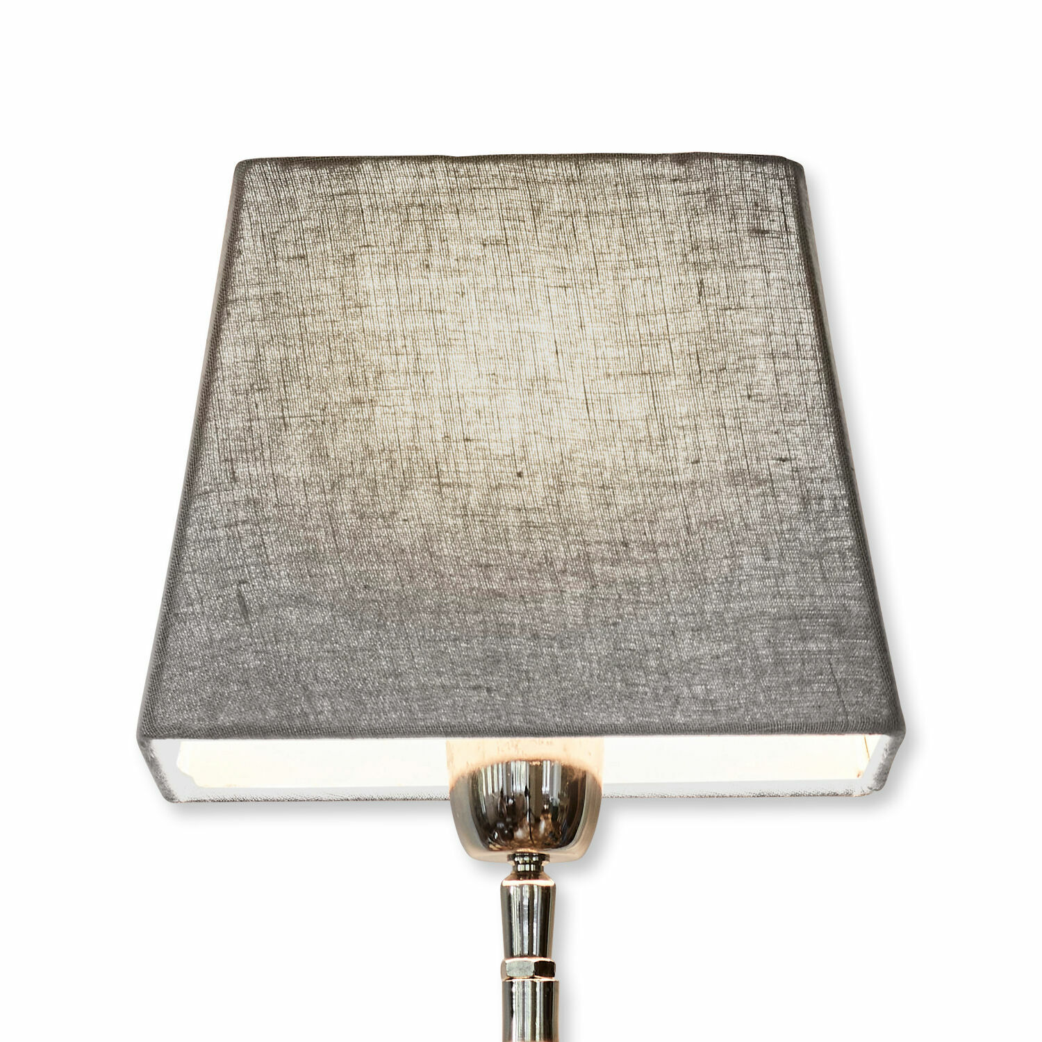 Lampenkap Linderas Tafellamp met metalen voet en grijze stoffen kap, modern design voor sfeerverlichting