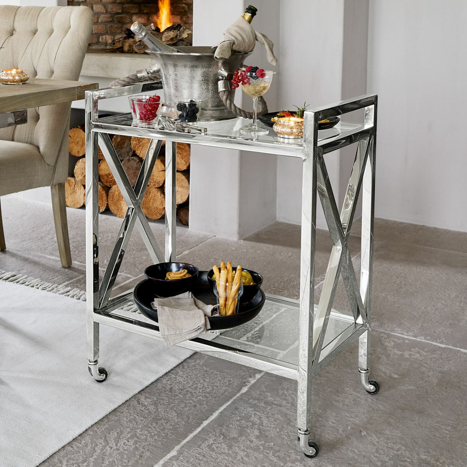 Serveertrolley Stamford Barwagen van roestvrij staal met twee planken en wieltjes, modern meubel voor woonkamer
