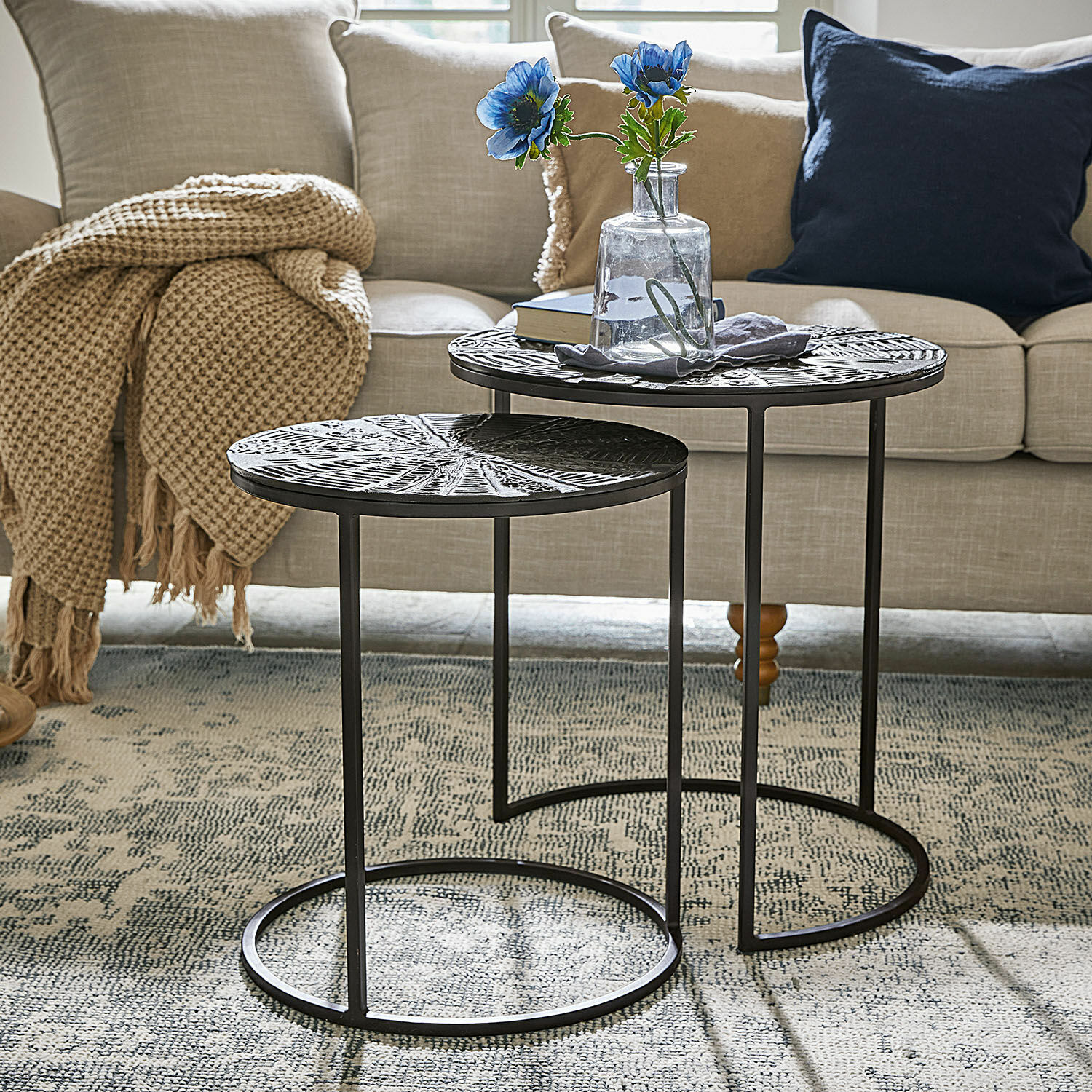 Lot de 2 tables d'appoint Petrosini
