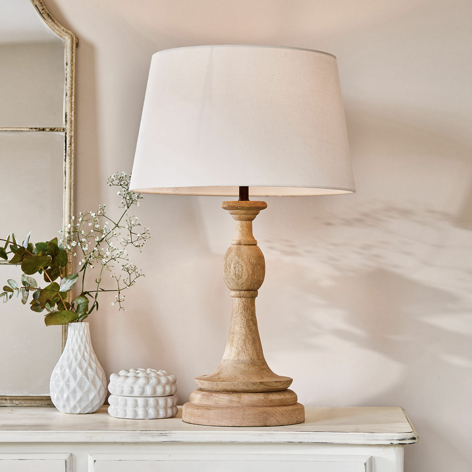 Tafellamp Dardilly Tafellamp met houten voet en witte kap, interieurdecoratie, sfeerverlichting woonkamer