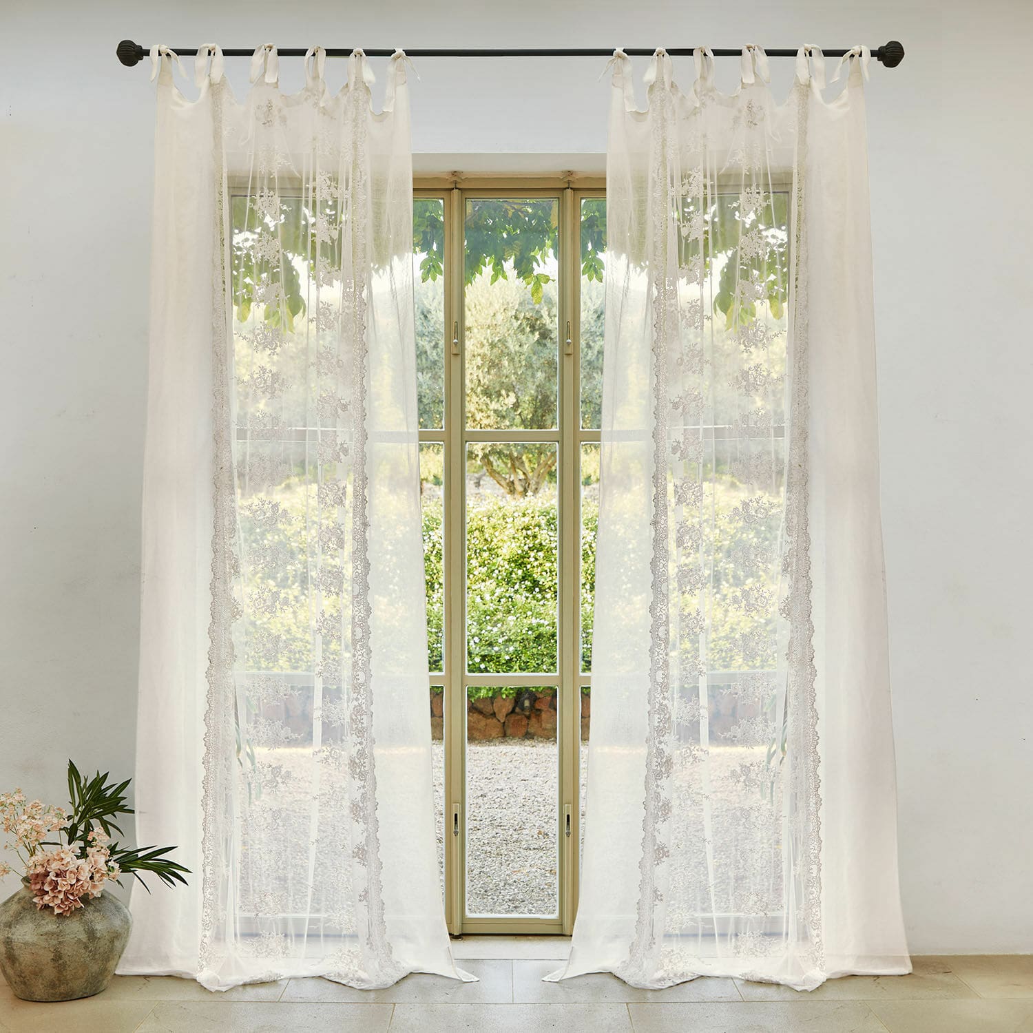 Gordijn Valek Transparante witte gordijnen met fijne kant aan roede, elegante raamdecoratie