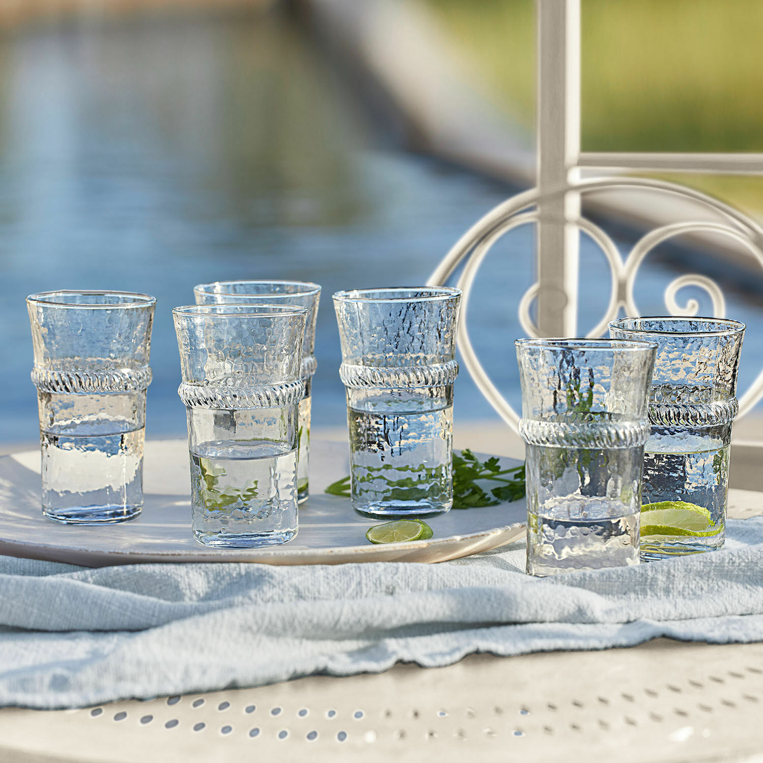 Glas set van 6 Beiras Set van zes transparante glazen met structuur en decoratieve ring, perfect voor drankjes.