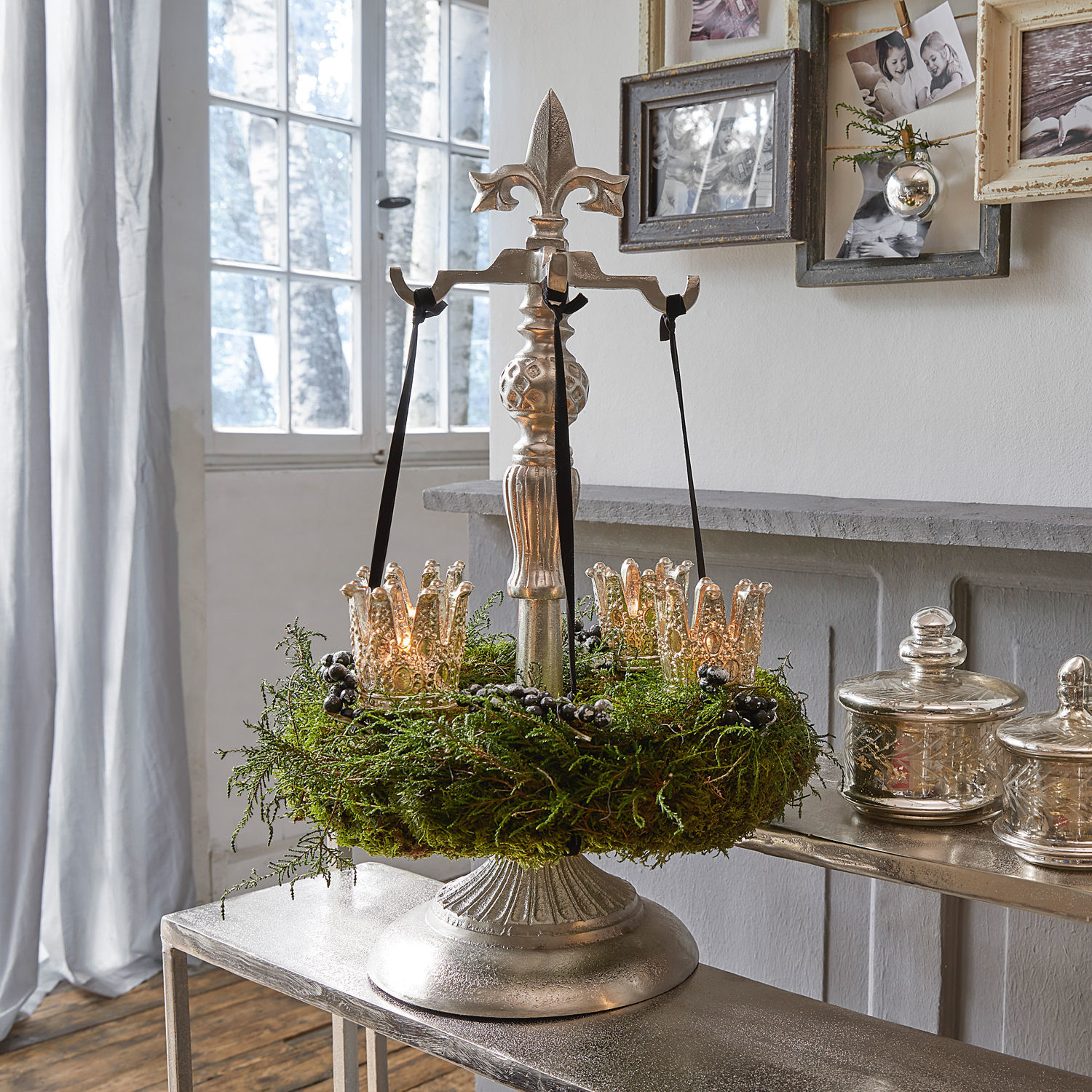 Bougeoir décoratif en métal avec couronne verte et bougies en forme de couronne pour décoration intérieure