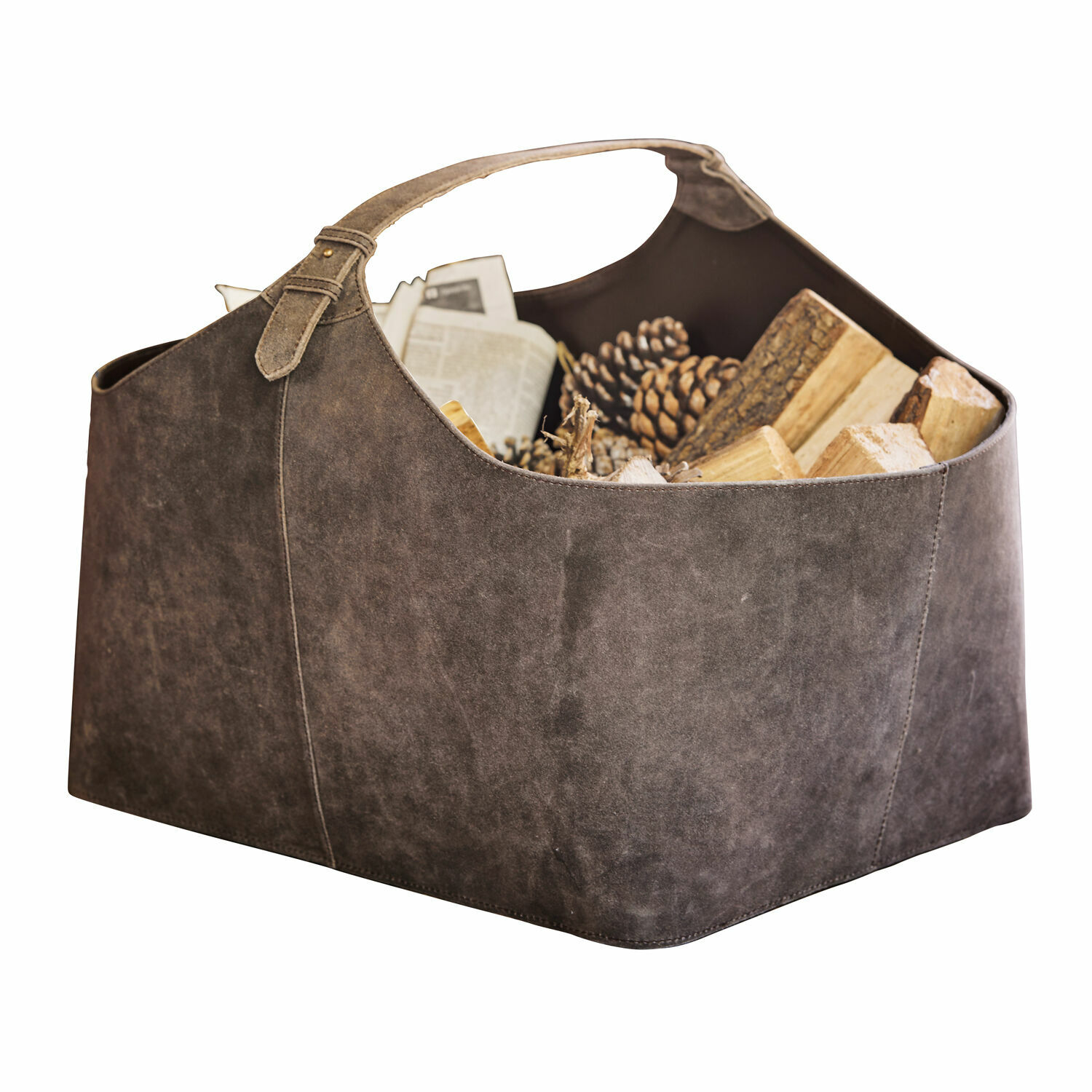 Mand Redmarsh Bruine leren mand met handvat, gevuld met hout en dennenappels voor de open haard