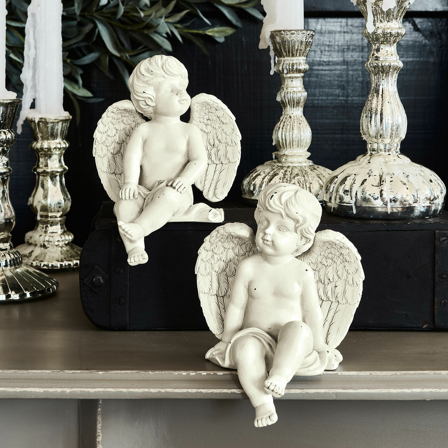 Decoratieve engel set van 2 Starlight Twee witte engelfiguren van hars voor zilverkleurige decoratieve kandelaars