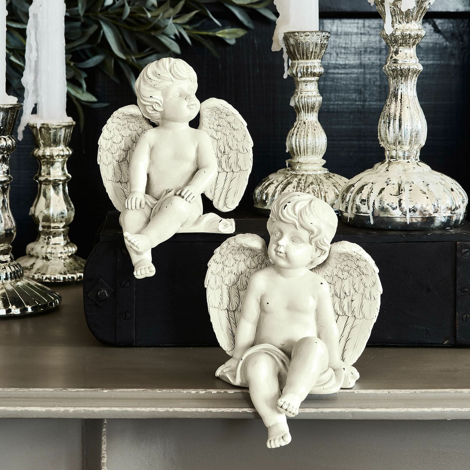 Decoratieve engel set van 2 Starlight Twee witte engelfiguren van hars voor zilverkleurige decoratieve kandelaars