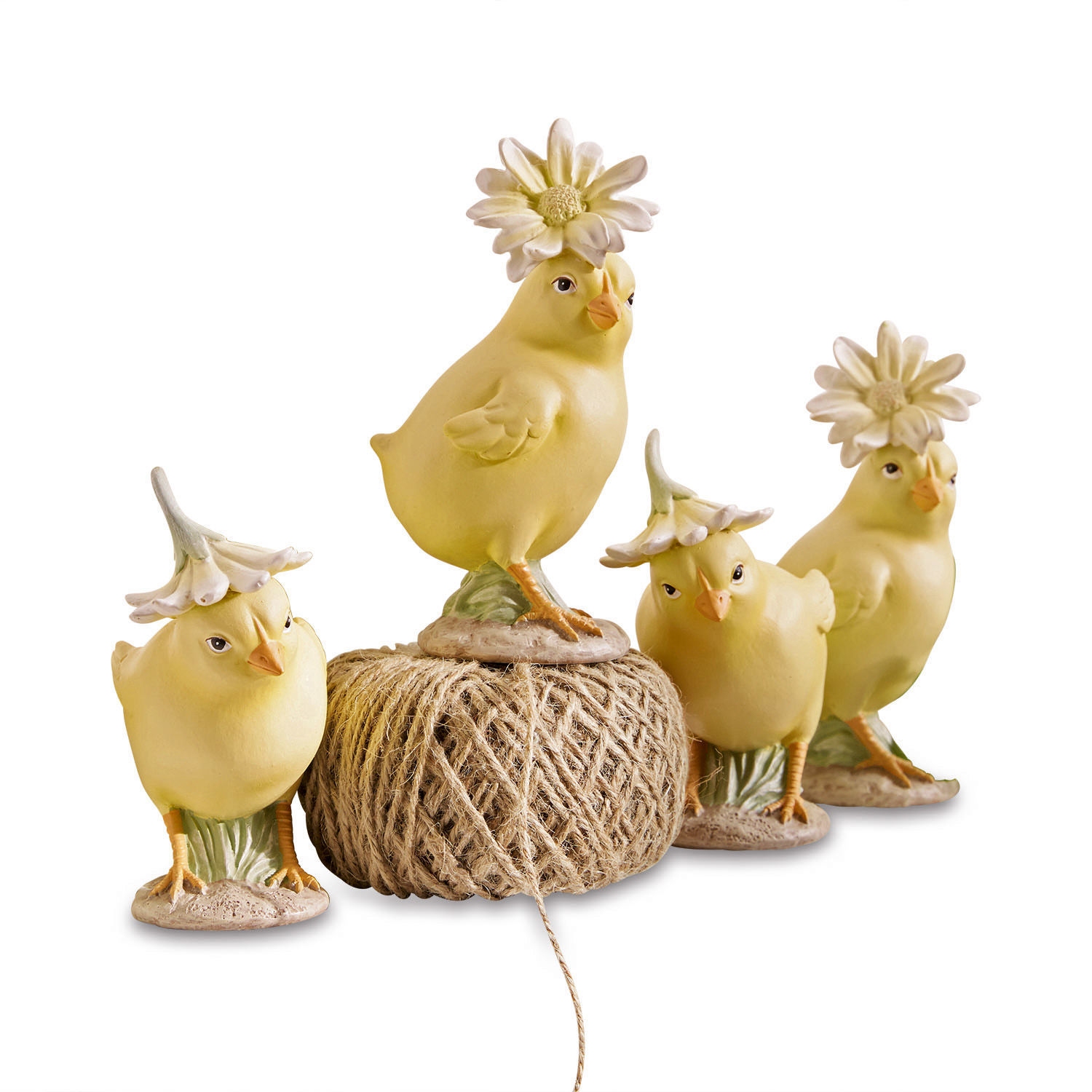 Ensemble de quatre poussins jaunes en céramique avec chapeaux floraux pour décoration printanière