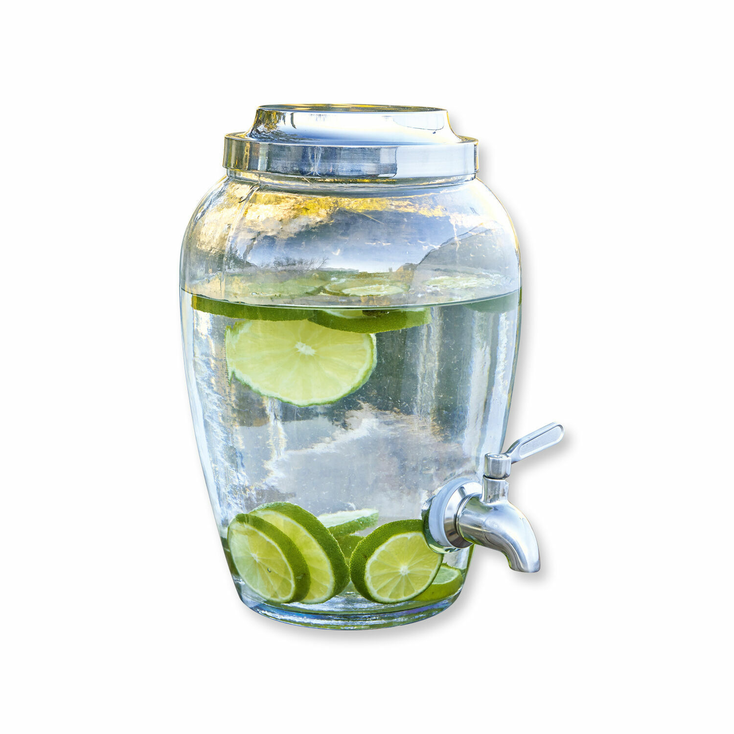 Glazen drankendispenser met metalen kraan, water met limoenplakjes, geschikt voor het serveren van dranken