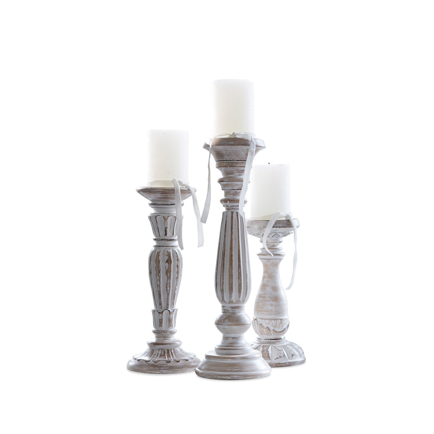 Kandelaar set van 3 Folligny Set van drie witte houten kandelaren met verweerd effect en witte kaarsen