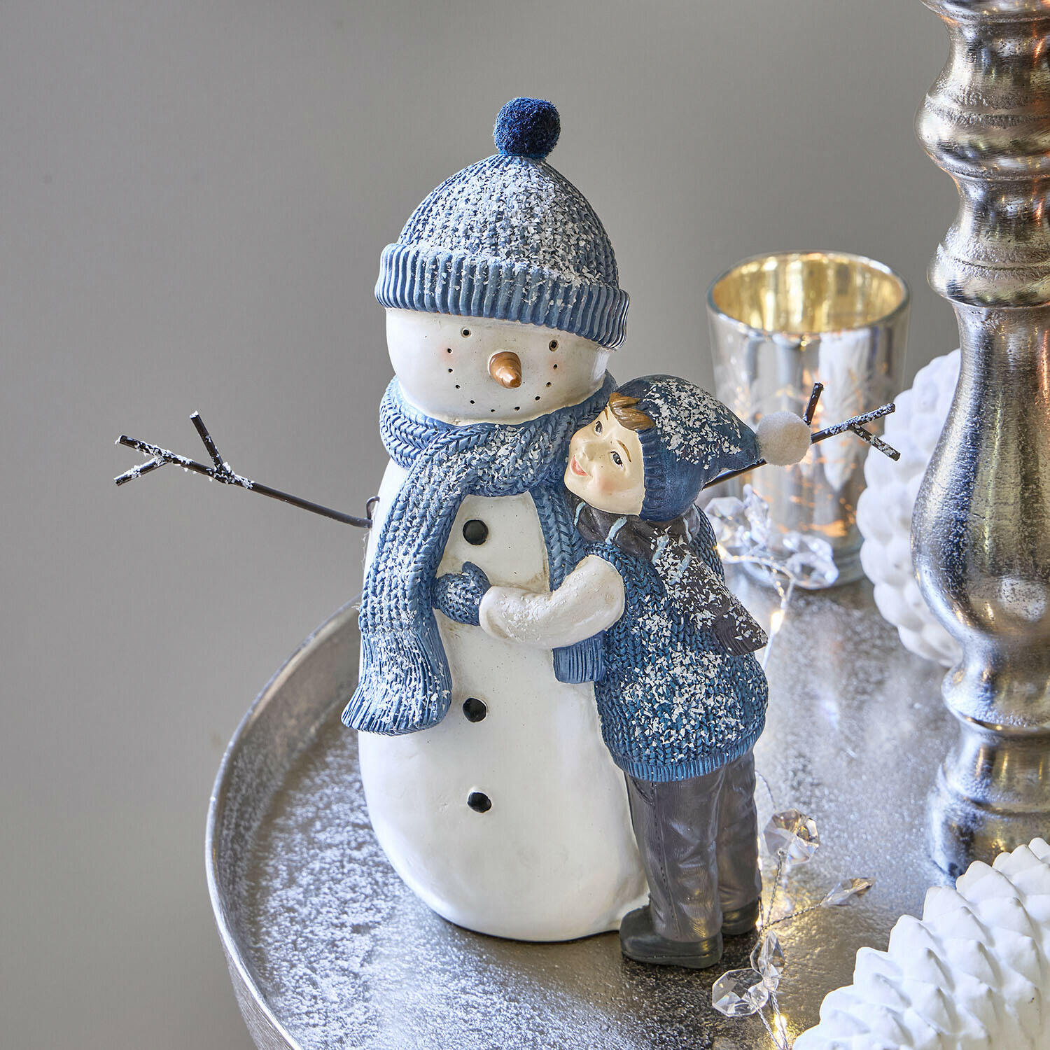 Decoratieve sneeuwpop met kind Tedvik Decoratieve sneeuwpop met kind Tedvik