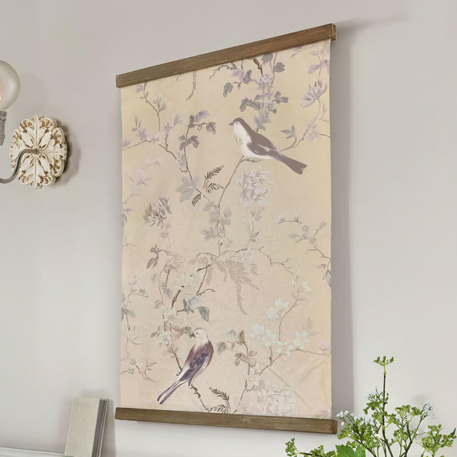 Tableau décoratif en toile avec oiseaux et fleurs pastel, cadre en bois naturel