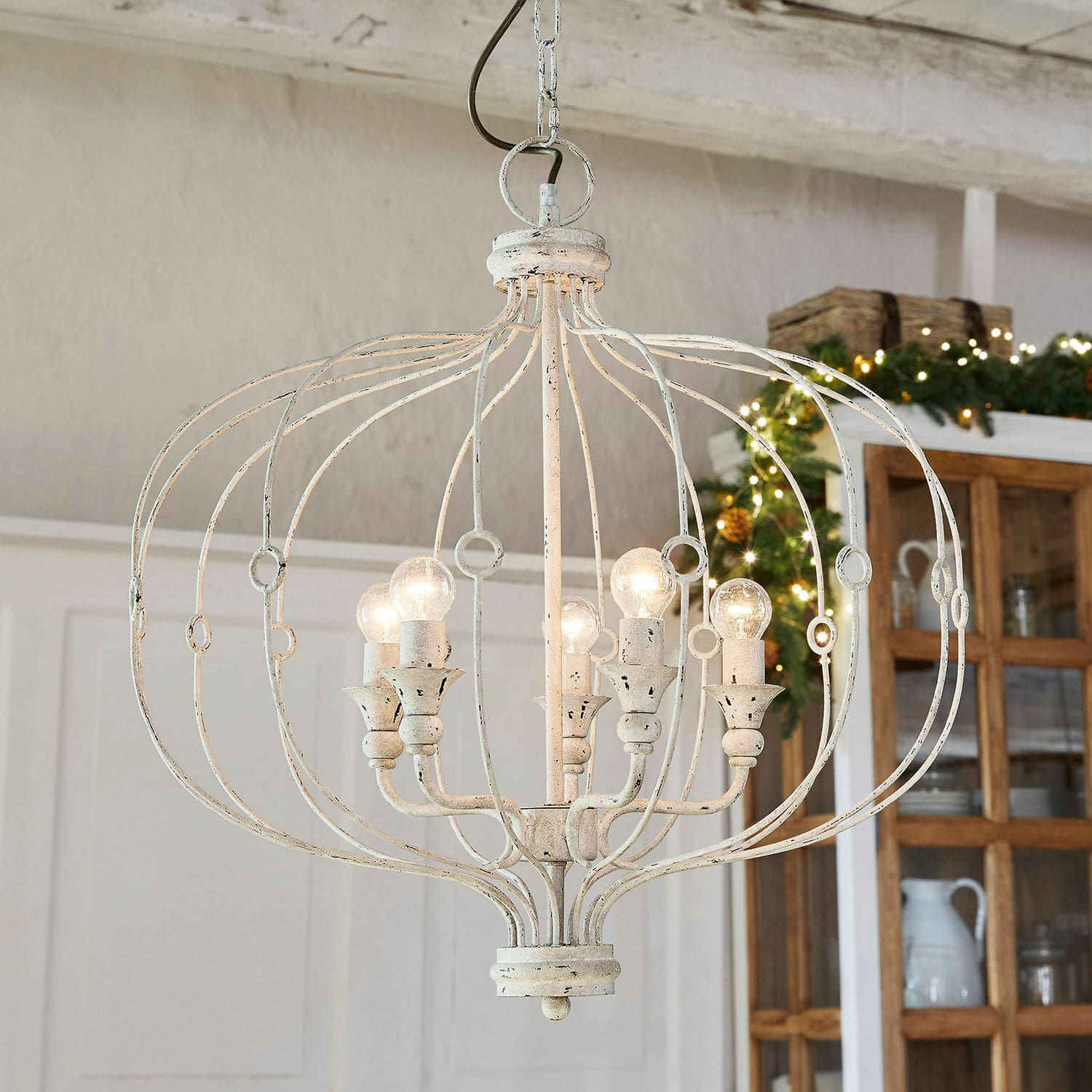 Kroonluchter Aragonese Witte metalen vintage kroonluchter met zes lampen voor woonkamer of eetkamer