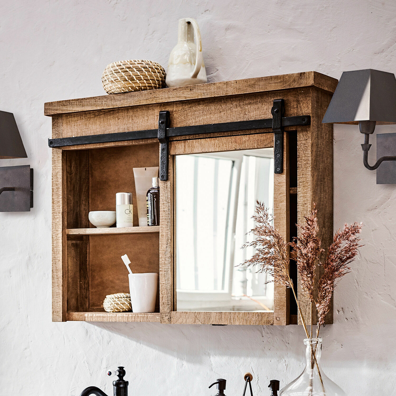 Kast met spiegel Taylors Island Houten badkamerkast met spiegel en metalen handgreep in rustieke stijl, natuurlijke kleur