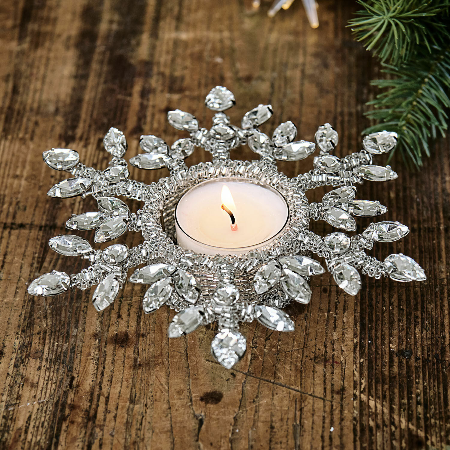 Porte-bougies chauffe-plat Selavine Bougeoir en forme de flocon de neige avec cristaux transparents sur table en bois, décoration de Noël