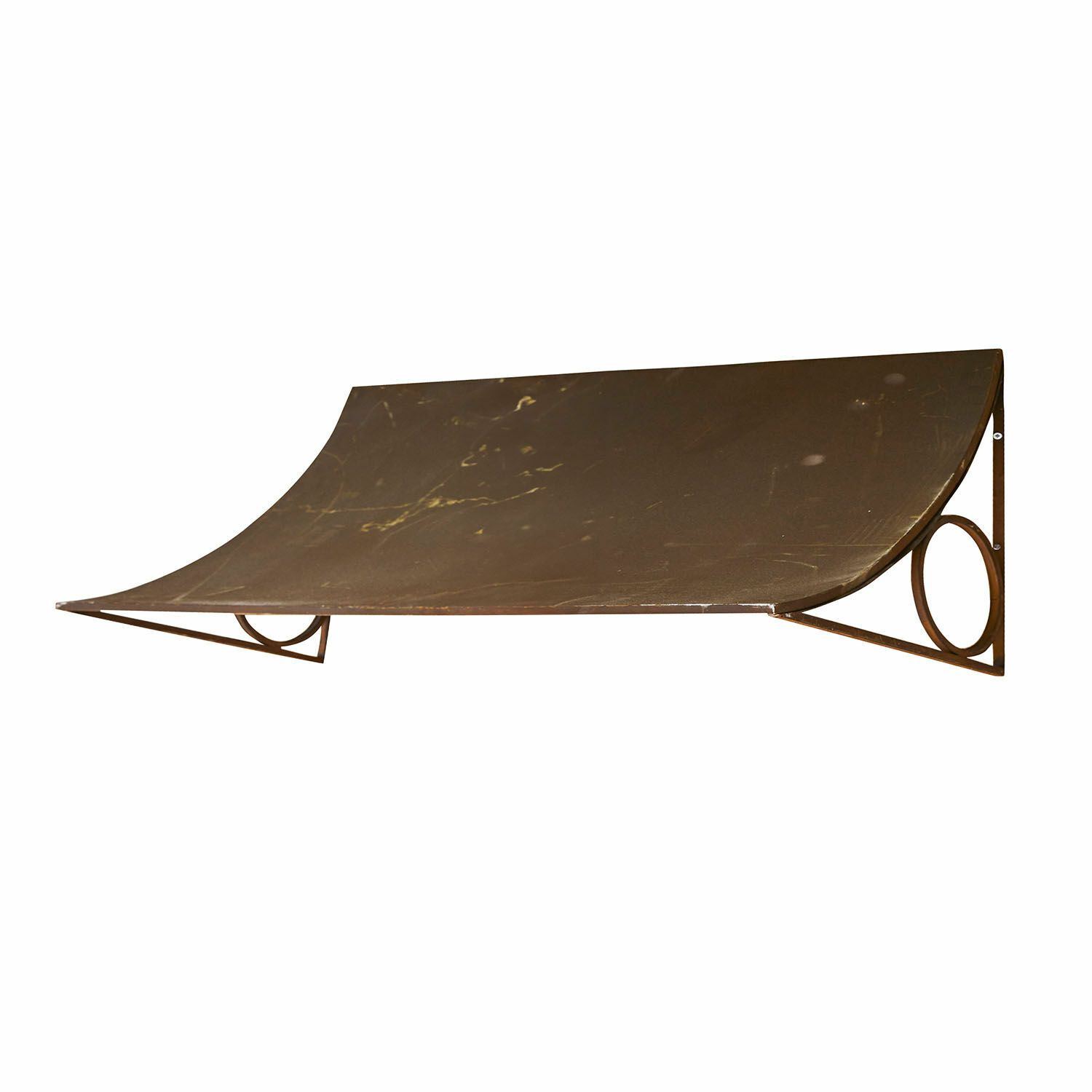 Auvent en métal brun à forme simple et légèrement incurvée pour protéger l'entrée