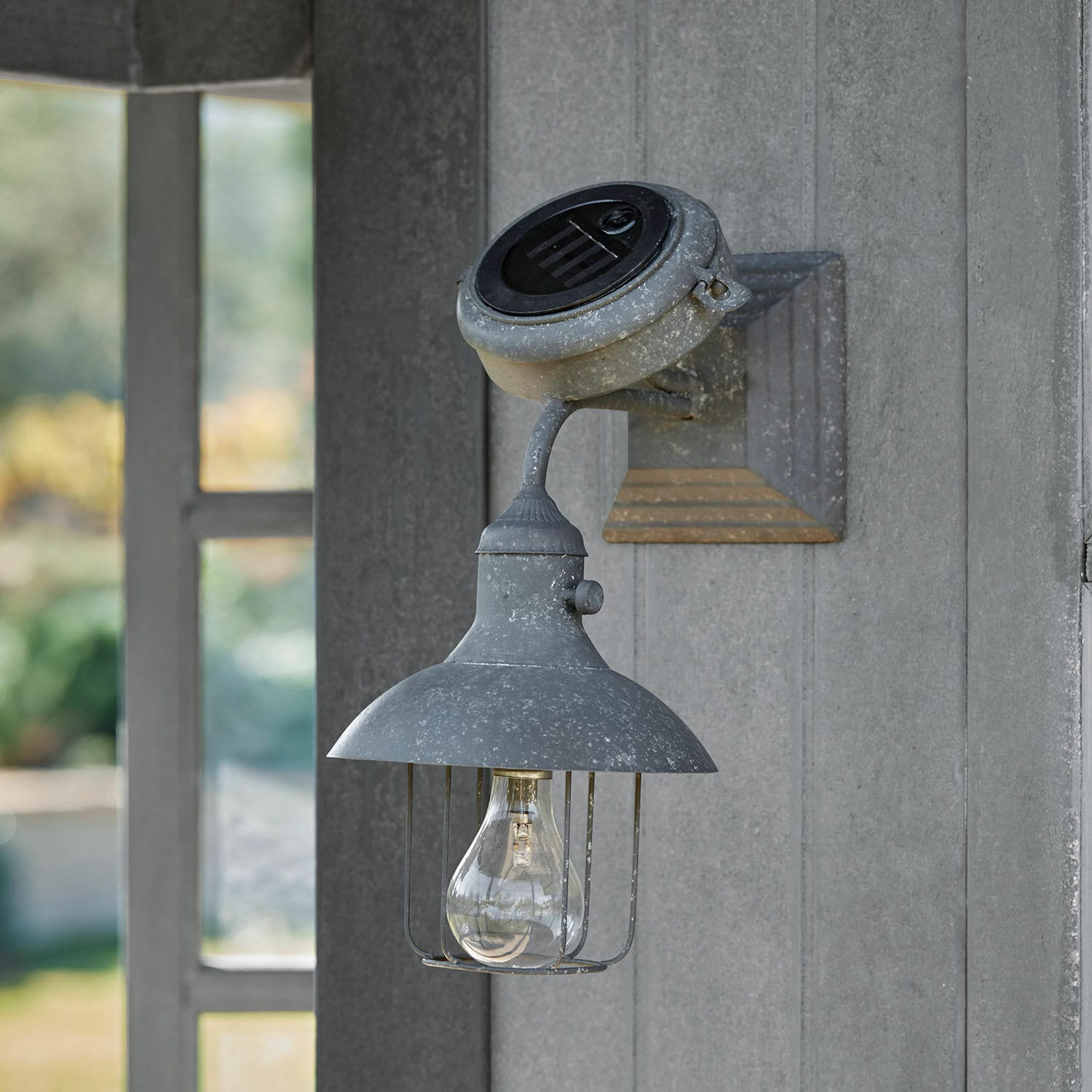 Lanterne murale solaire Anniviers Applique murale en métal gris avec abat-jour et ampoule, style rustique pour éclairage extérieur
