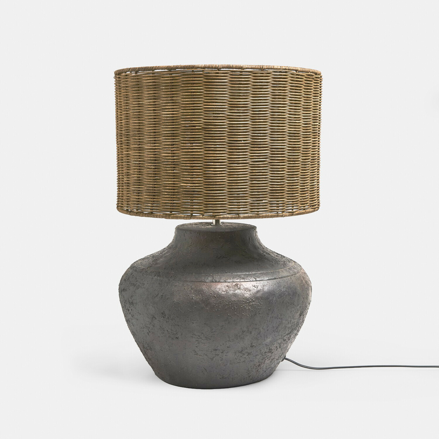 Tafellamp Mirodella Tafellamp met donkere keramische voet en natuurlijke rieten kap, decoratieve binnenverlichting