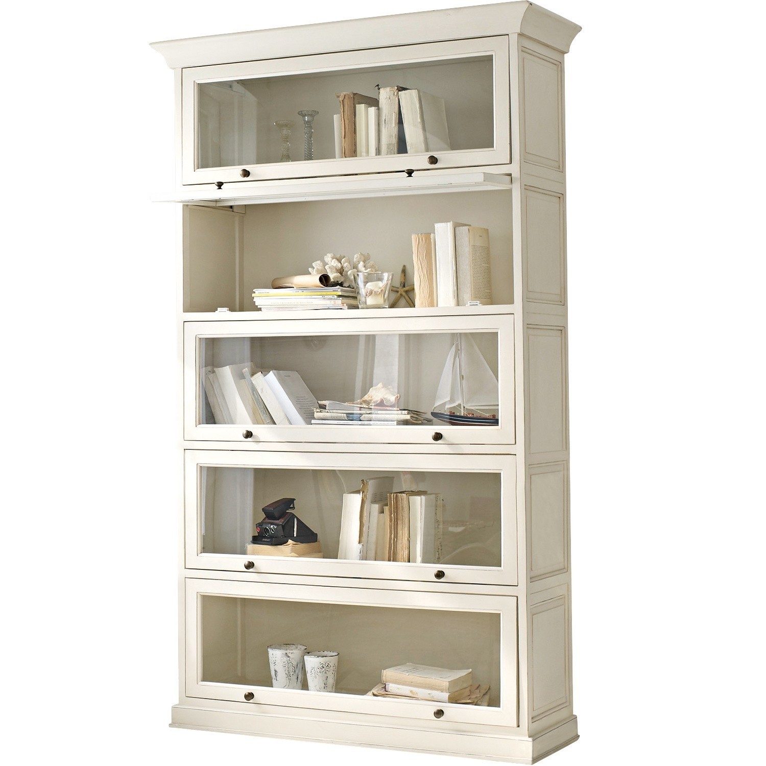 antiekwit Antiek wit houten Stourbridge kast met glazen deuren en planken voor boeken en decoratie