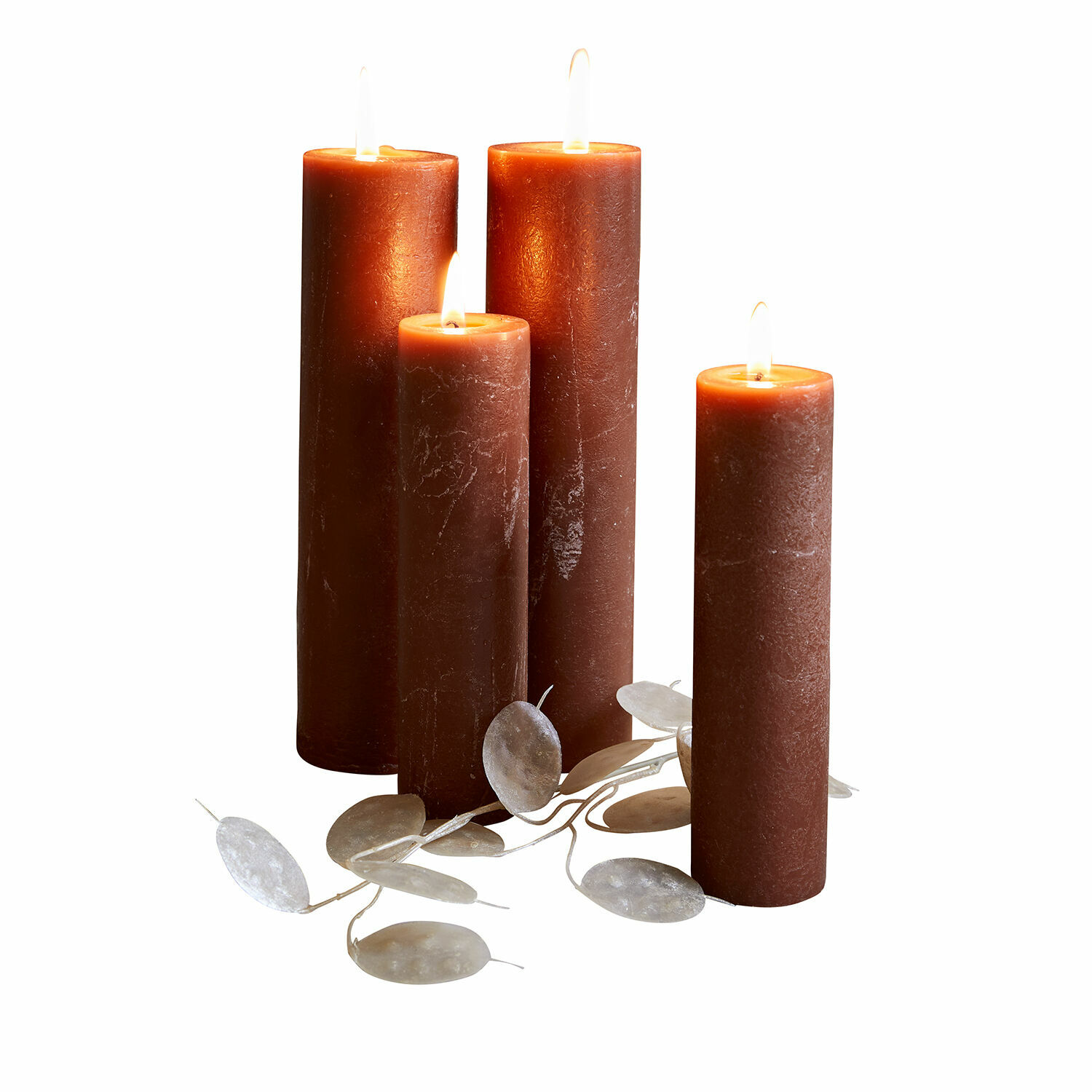 Kaars set van 4 Avinal Set van vier bruine kaarsen van natuurlijke was met decoratieve bladeren, perfect voor interieurdecoratie
