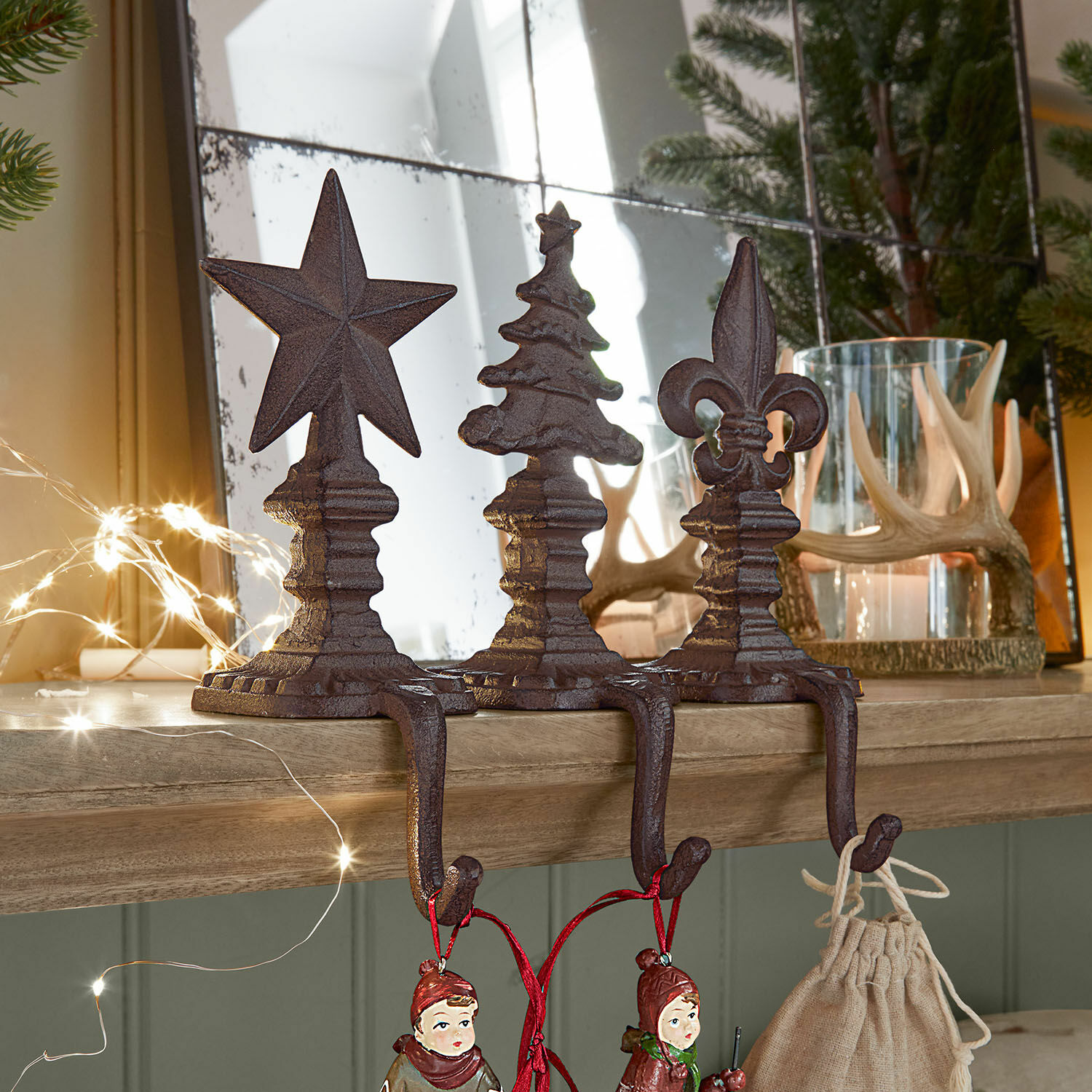 Haak set van 3 Lorencio Set van drie decoratieve haakjes van bruin gietijzer in de vorm van een ster, kerstboom en lelie