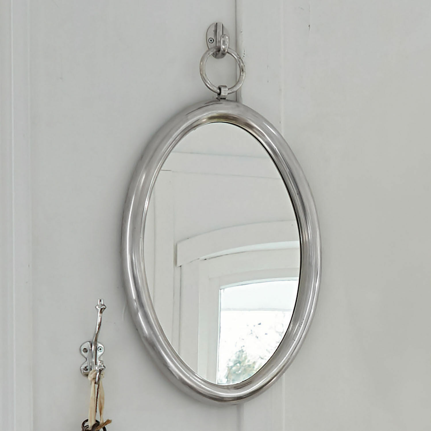 Miroir Thorsby Miroir ovale avec cadre en métal argenté pour décoration murale intérieure