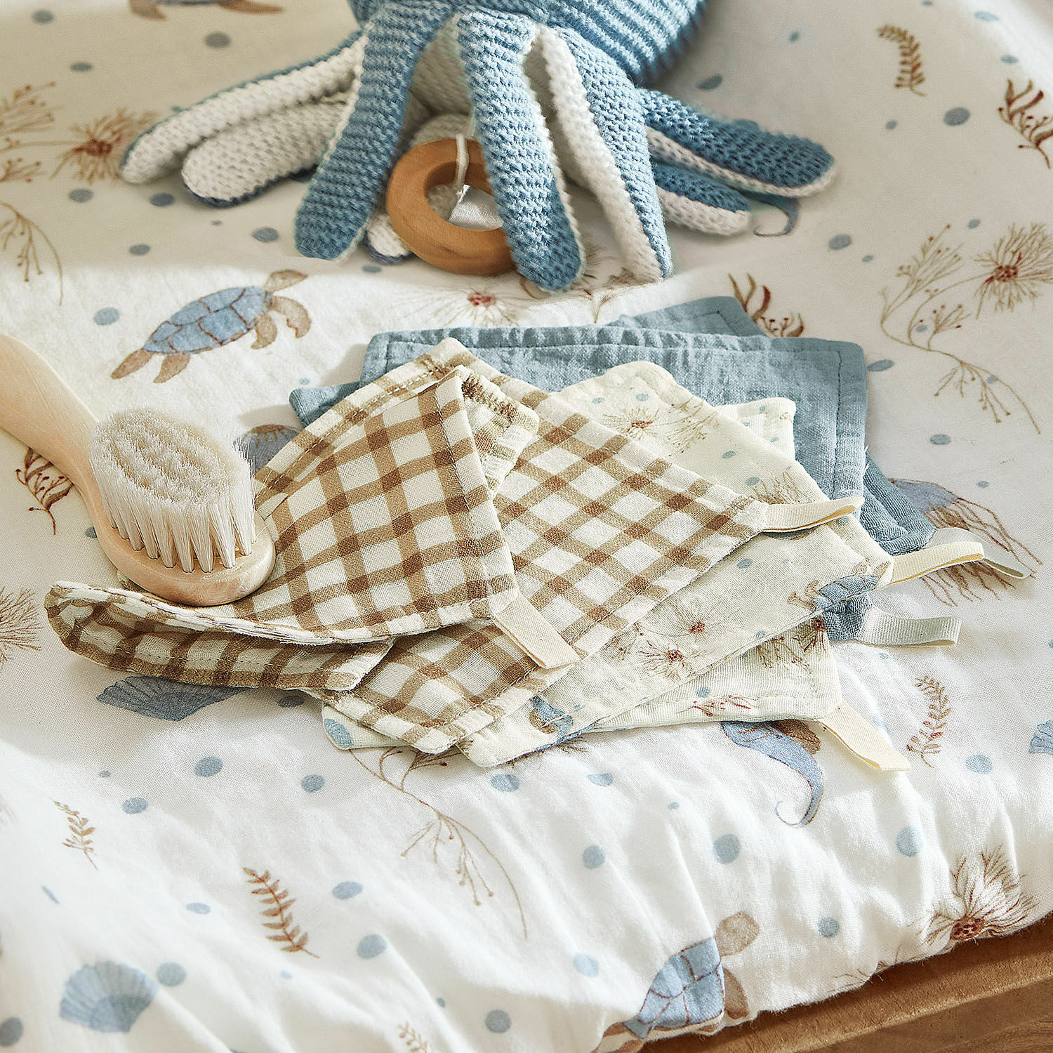 Washandje set van 6 Tinkertop Set katoenen doeken met ruit- en zeeontwerpen op babybed met zachte borstel