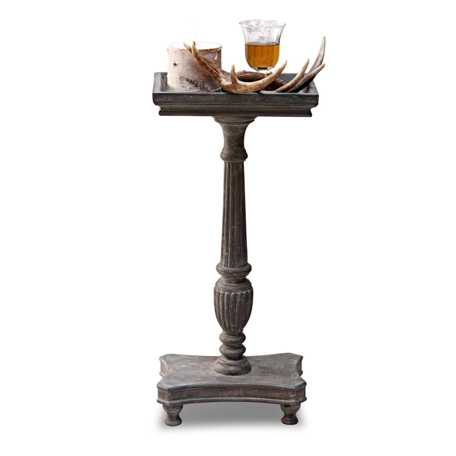 antiekgrijs Grijsbruine houten bijzettafel Caren met decoratieve kaars en gewei, vintage stijl