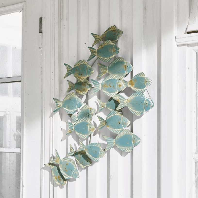 Décoration murale en métal bleu vieilli représentant un banc de poissons, ornement pour intérieur.
