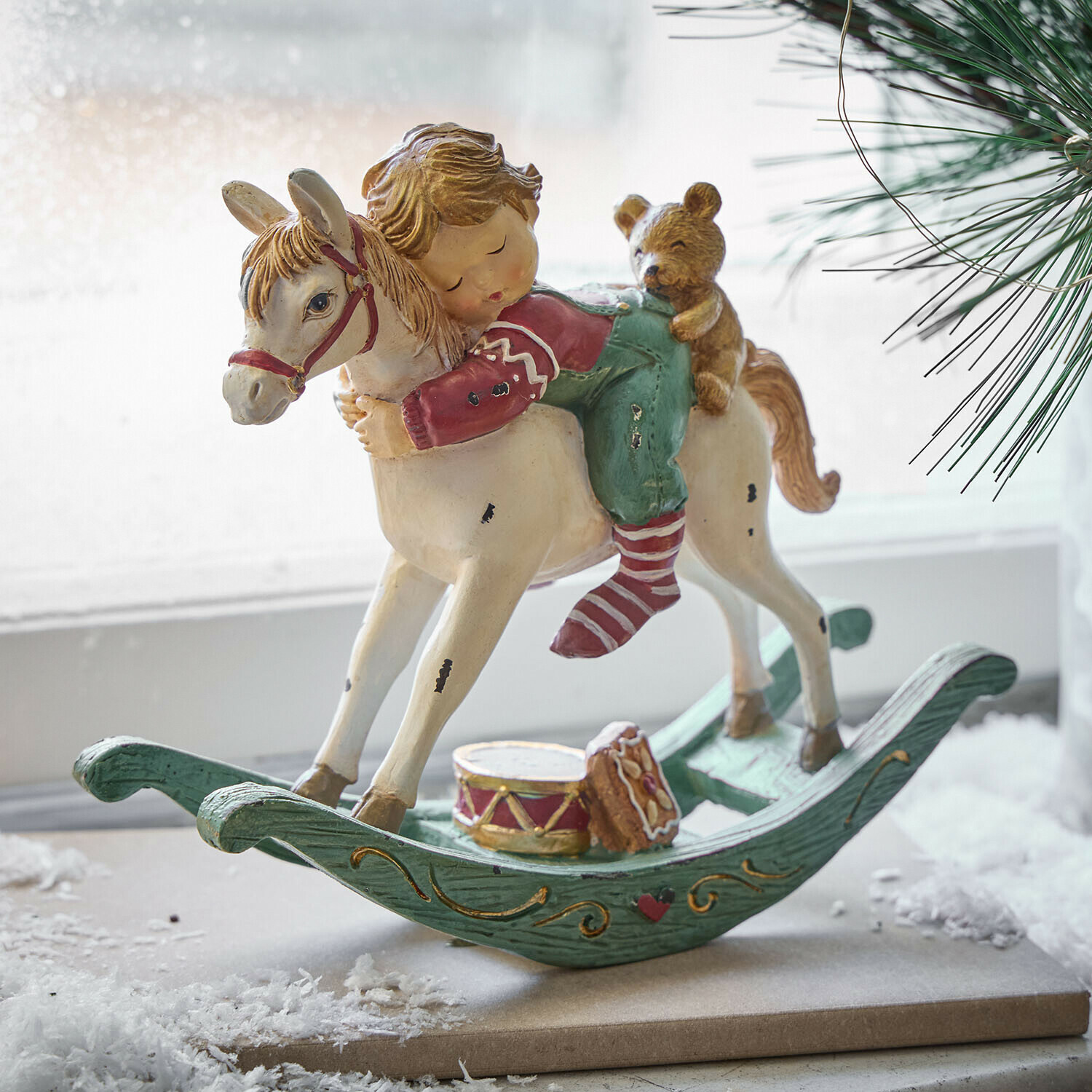 Decoratief kindje op hobbelpaard Petitnid