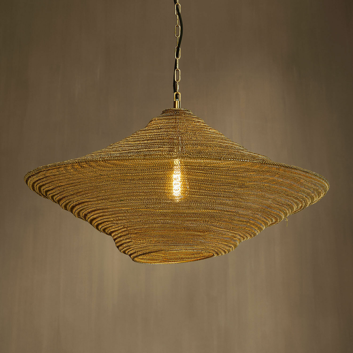 Hanglamp Ferncroft Hanglamp van gevlochten goudkleurig metaal met modern design voor woonkamer en eetkamer