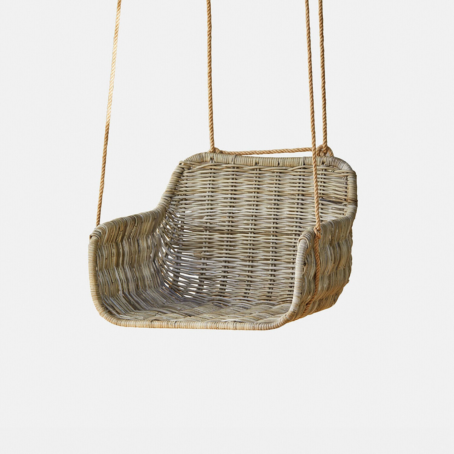 Balançoire en rotin naturel avec assise confortable et cordes pour suspension