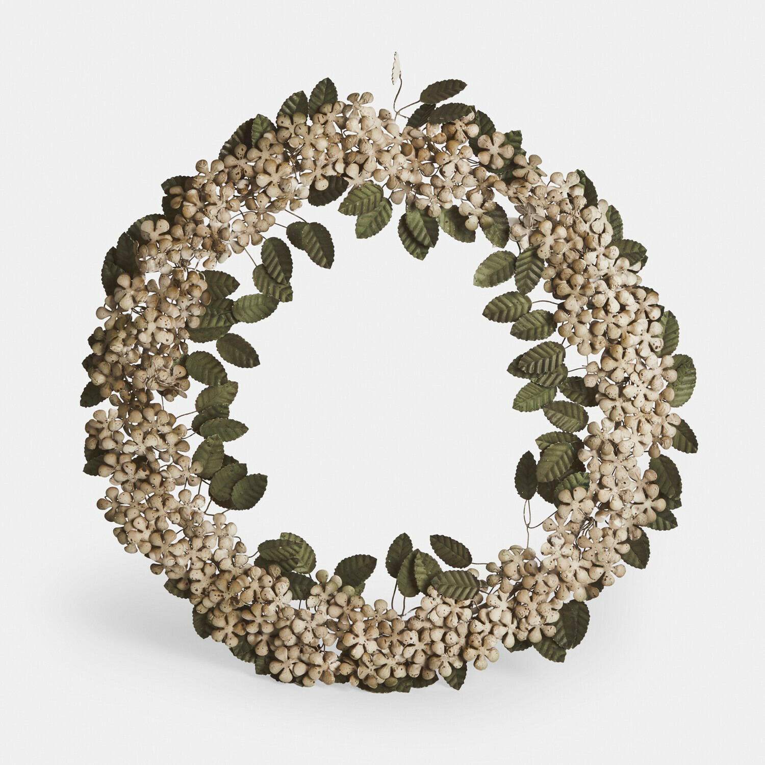 Couronne Zinnea Couronne décorative en métal avec fleurs crème et feuilles vertes pour décoration murale