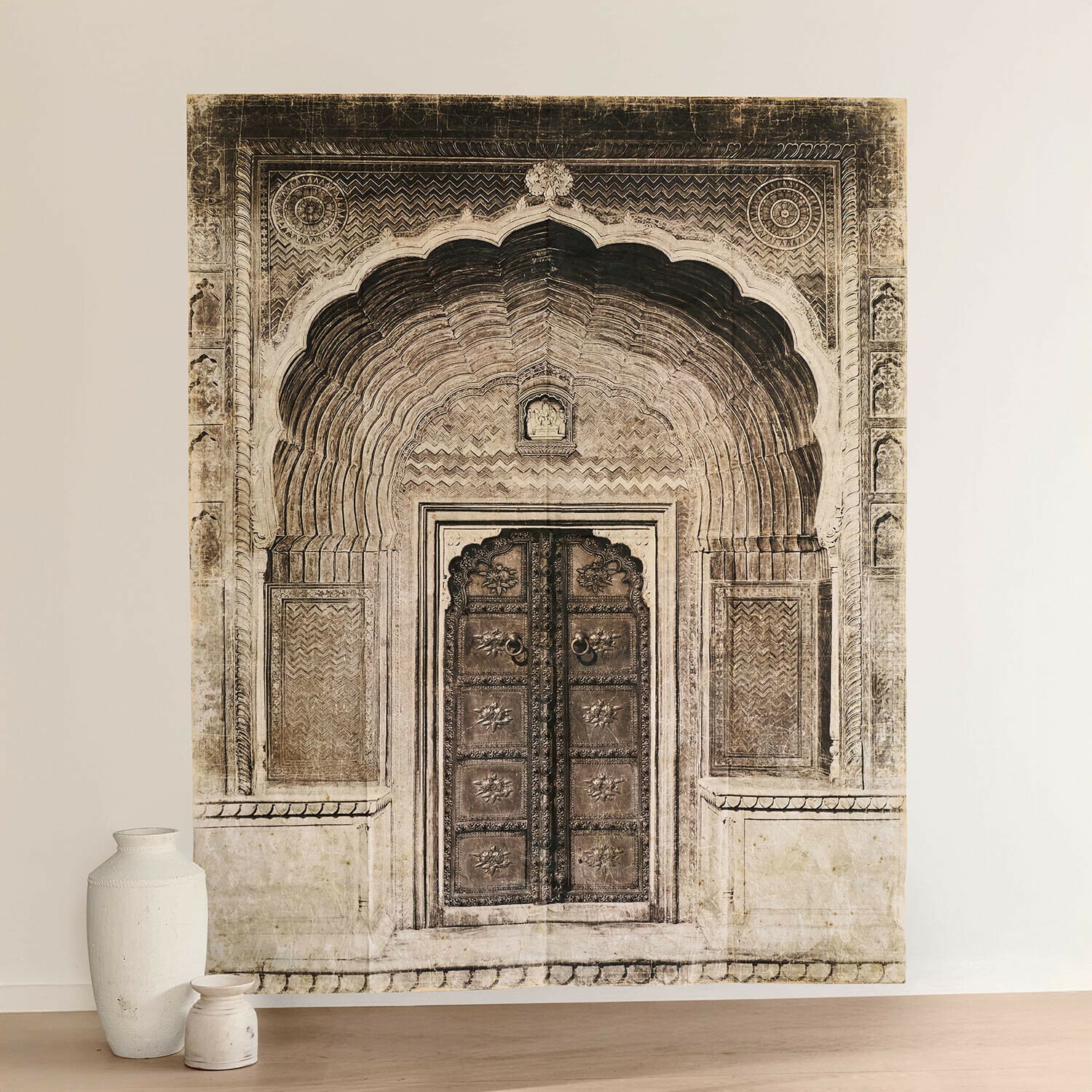 Panneau mural décoratif avec motif de porte en pierre beige et marron pour intérieur élégant