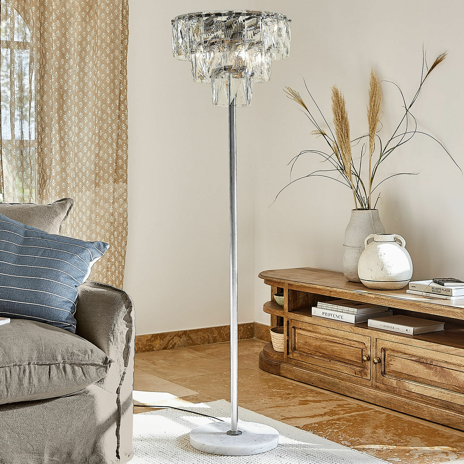 Staande lamp Crystalford Staande lamp met kristallen kap en marmeren voet in moderne woonkamer