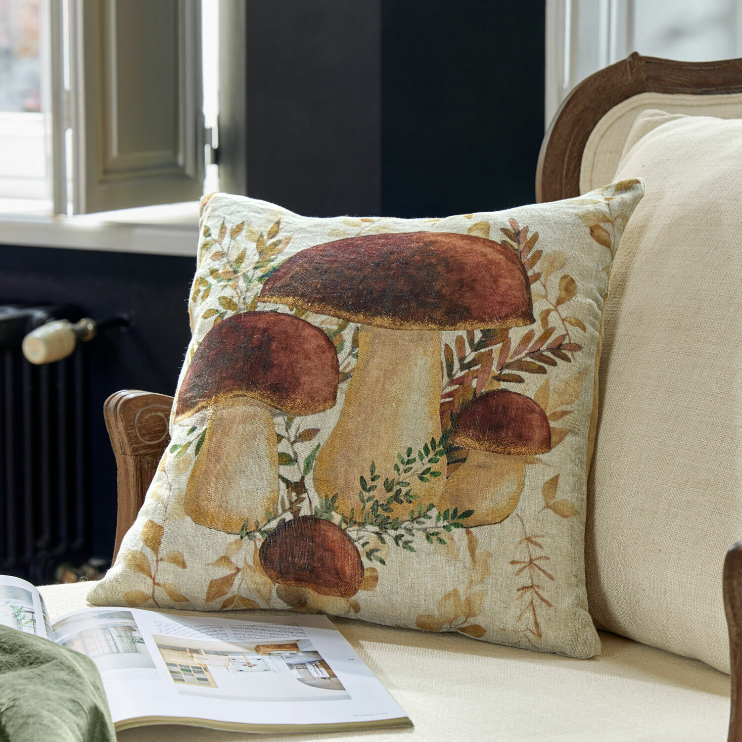 Housse de coussin Harvelle Coussin décoratif en lin avec motif champignons marron et beige pour un intérieur naturel