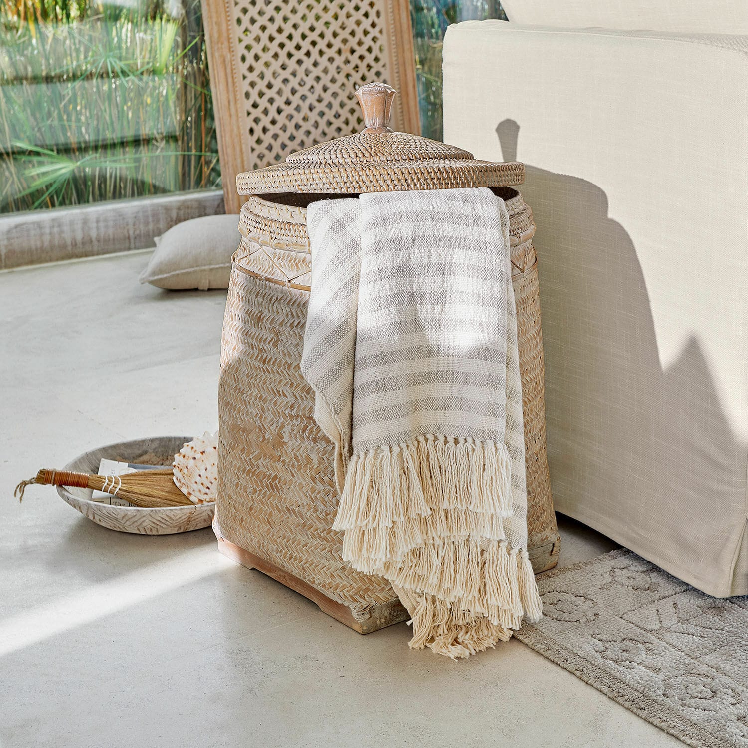 Panier Suarce Panier en rotin tressé naturel avec couvercle et plaid beige à franges pour rangement