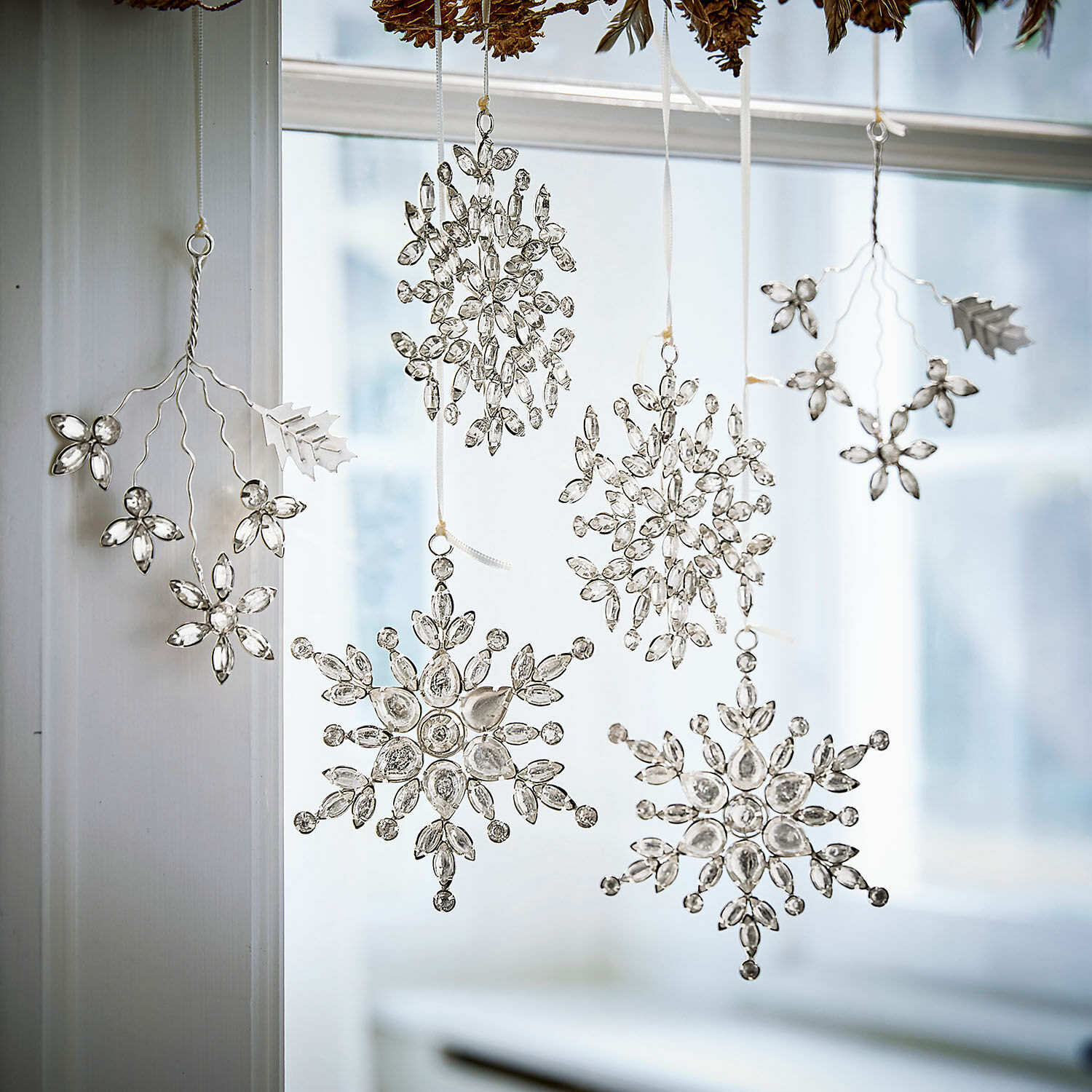 Lot de 6 décorations de Noël Allegan Décorations suspendues en forme de flocons de neige en verre transparent et métal pour fenêtre festive