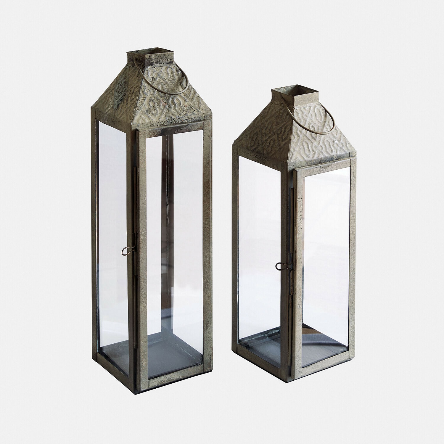 Ensemble de deux lanternes en métal gris vieilli avec panneaux en verre pour décoration intérieure