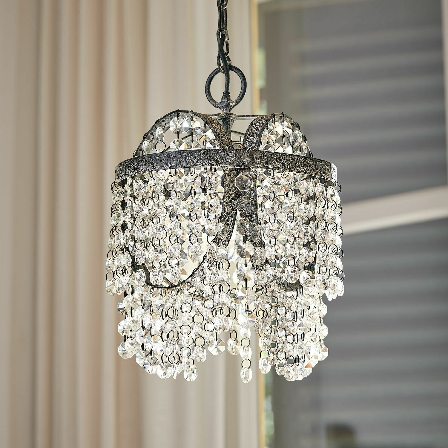 Lustre Venolio Lustre suspendu avec pampilles en cristal et cadre métallique vintage pour salon élégant