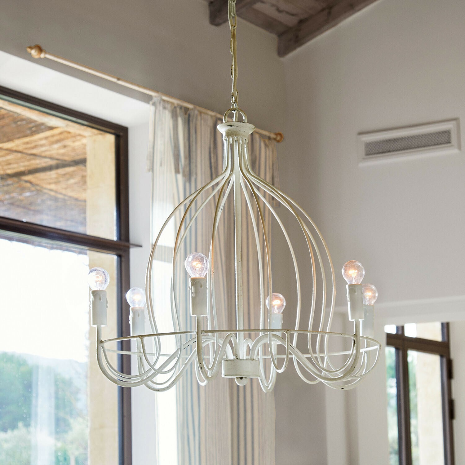 Kroonluchter Montarise Witte metalen vintage kroonluchter met acht lampen, decoratief verlichtingsitem voor woonkamer