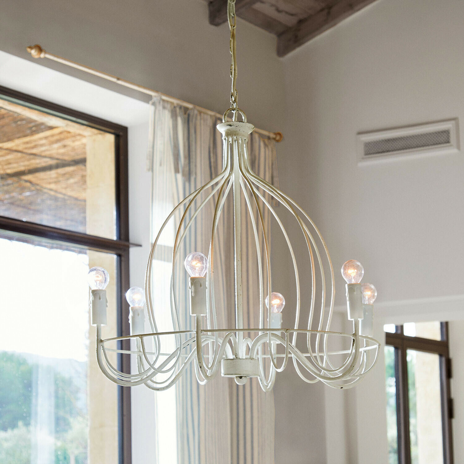 Lustre Montarise Lustre en métal blanc style vintage avec huit ampoules, élément décoratif d'éclairage pour salon