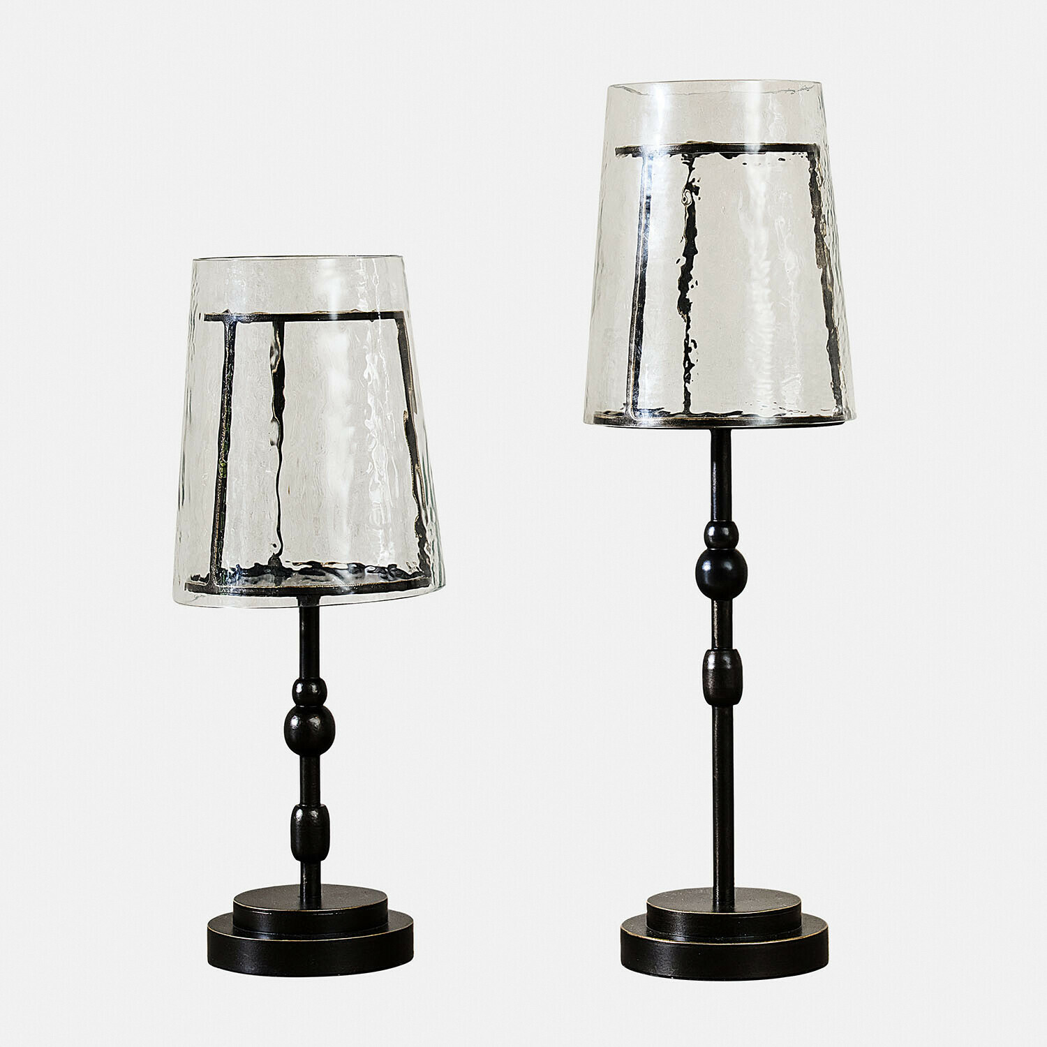 Lot de 2 bougeoirs Hartcliff Deux lampes de table en métal noir avec abat-jours en verre texturé transparent, éclairage décoratif intérieur