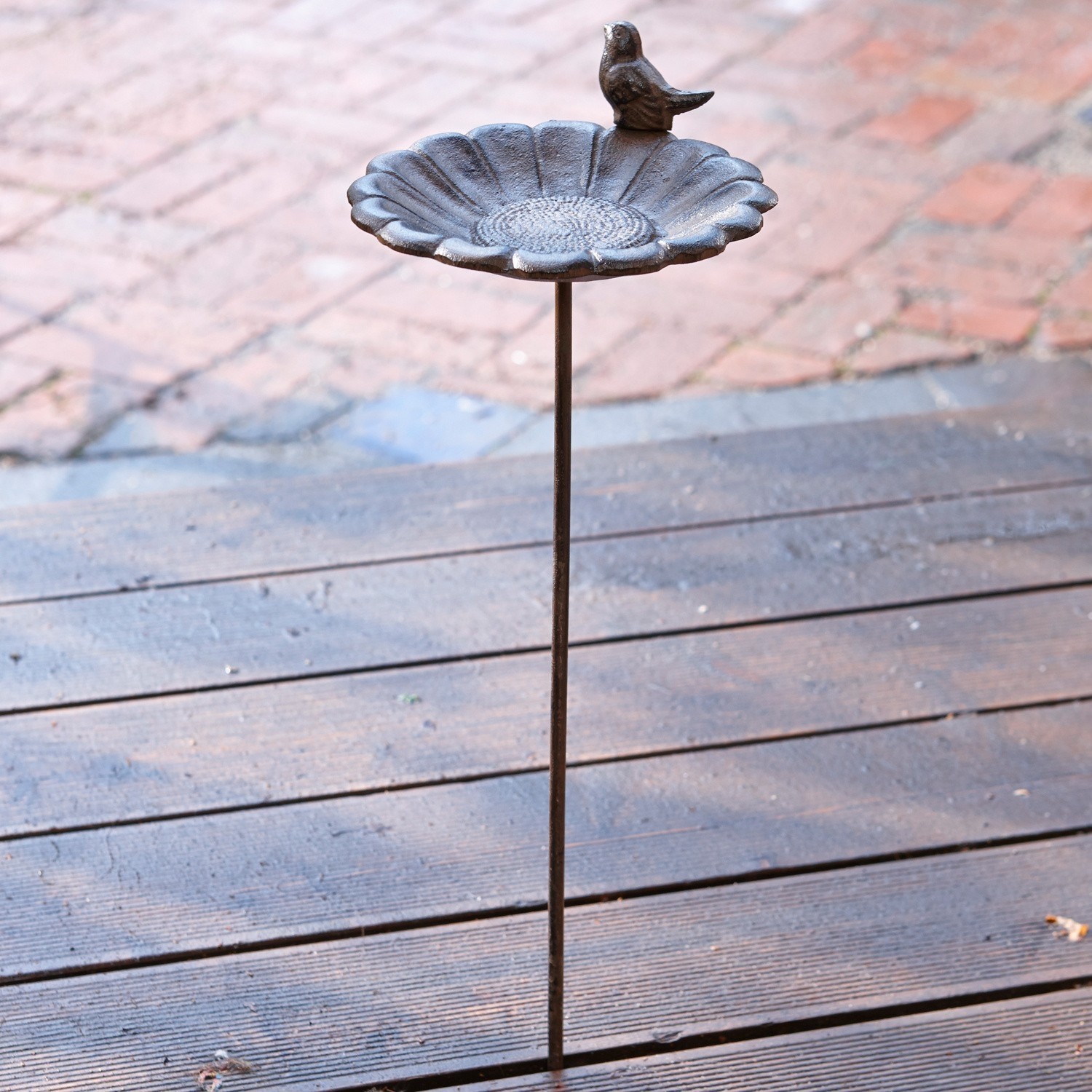 Abreuvoir Finch Bain d'oiseaux en métal brun avec oiseau décoratif sur pied pour jardin extérieur