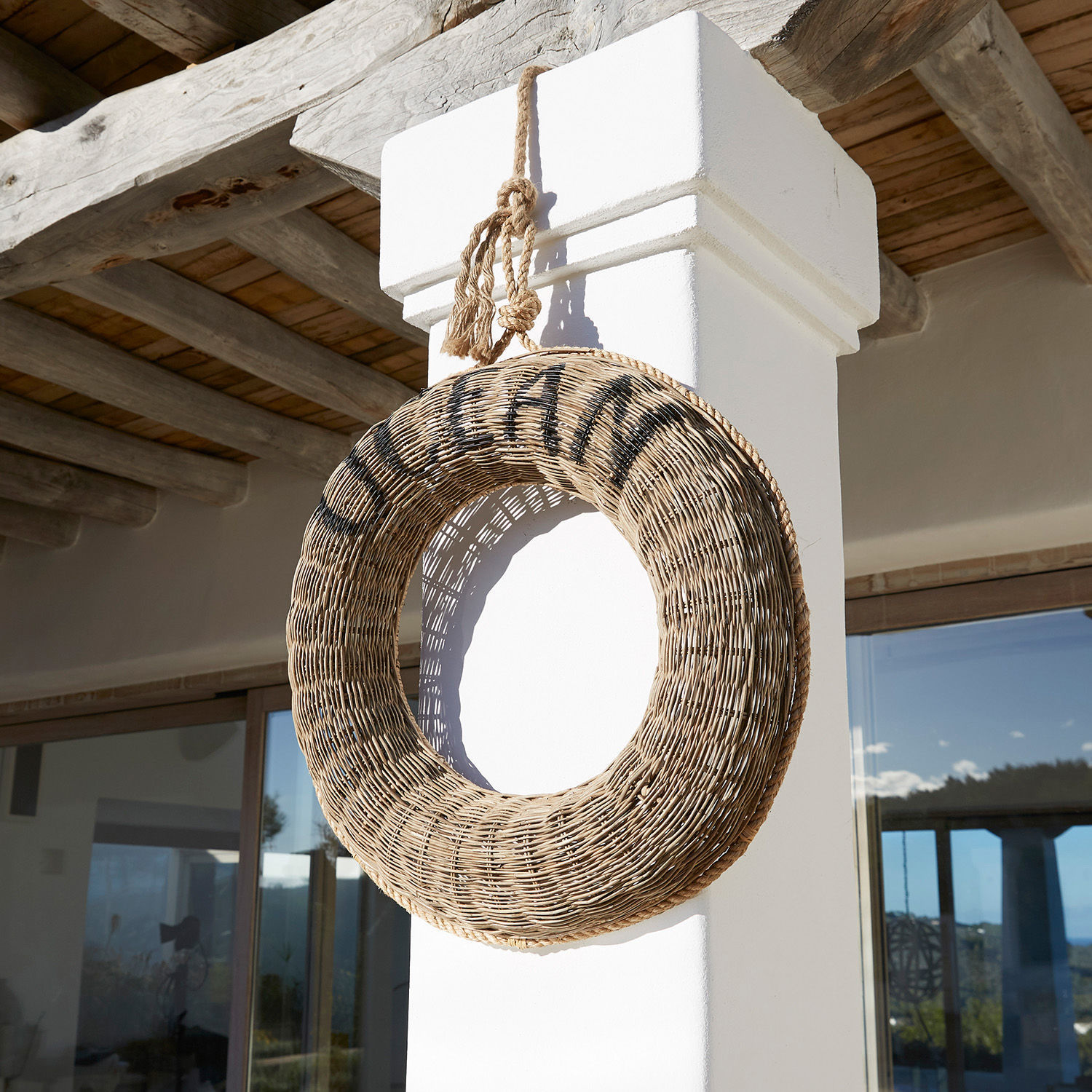 Decoratieve reddingsband Oceen Ronde krans van natuurlijk riet met tekst, wanddecoratie voor binnen en buiten